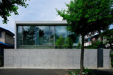 Foto de fachada de casa gris contemporánea de dos plantas con revestimiento de hormigón y tejado plano