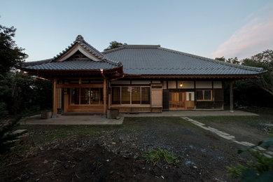 他の地域にあるおしゃれな家の外観の写真