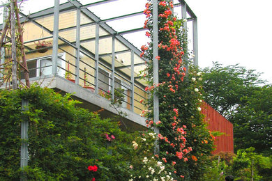 Exemple d'une façade de maison moderne.