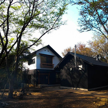 風景や自然をゆっくり感じる 直径2尺の欅丸太柱と小屋組のある別荘　HOUSE-HS