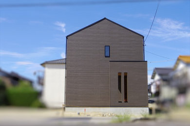 Idéer för skandinaviska bruna hus, med två våningar, blandad fasad, sadeltak och tak i metall