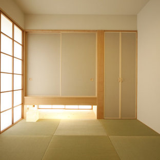 Foto de habitación de invitados de estilo zen, pequeña, con paredes beige y tatami