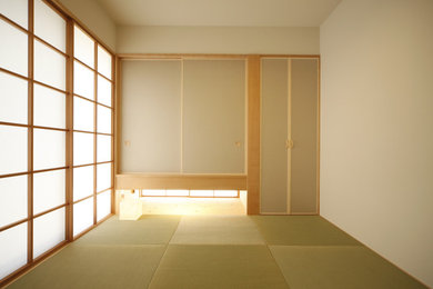 福岡にある小さなアジアンスタイルのおしゃれな客用寝室 (ベージュの壁、畳) のレイアウト