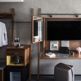 Inspiration för mycket stora moderna gästrum, med vita väggar, heltäckningsmatta och grått golv