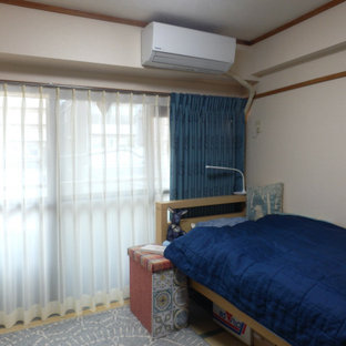 Foto de dormitorio principal, escandinavo, pequeño, sin chimenea, con paredes blancas, tatami y suelo verde