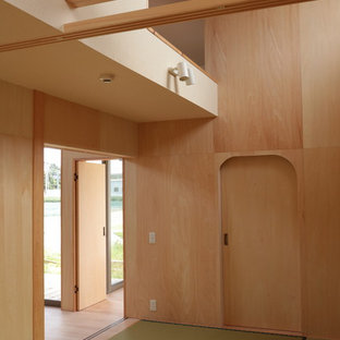 Kleines Asiatisches Gästezimmer ohne Kamin mit beiger Wandfarbe, Tatami-Boden und grünem Boden in Sonstige