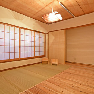 Ispirazione per una camera matrimoniale nordica di medie dimensioni con pavimento in tatami