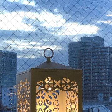 窓辺のランプとアロマ