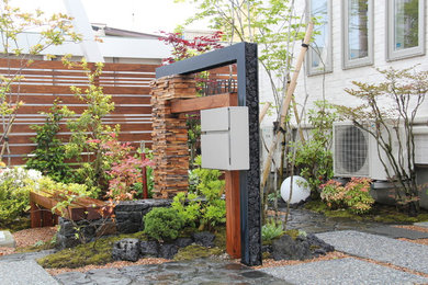 Foto de jardín asiático en patio delantero con adoquines de hormigón