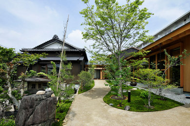名古屋にあるアジアンスタイルのおしゃれな前庭の写真