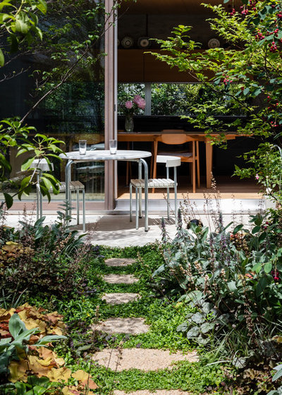 Modern Garden by KEN YOKOGAWA ARCHITECT & ASSOCIATES INC.