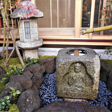 四方仏の蹲踞―中庭