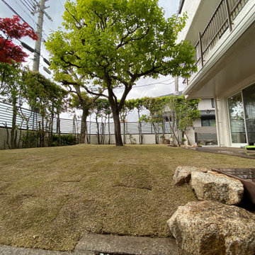 宝塚市仁川の芝生の庭
