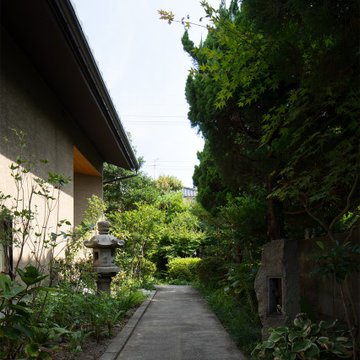 庭を囲む家
