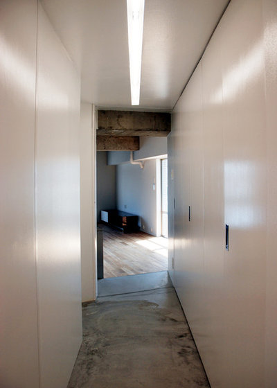 モダン 廊下 by アトリエハコ建築設計事務所