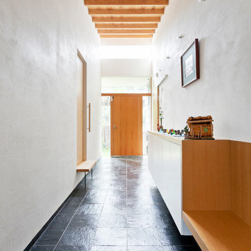 平屋と二階建てが土間で繋がる二世帯住宅