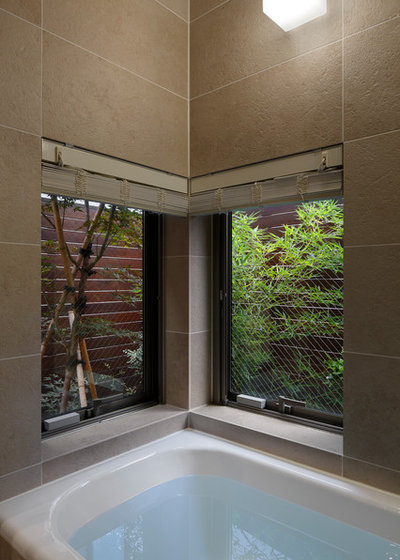 コンテンポラリー 浴室 by 長浜信幸建築設計事務所