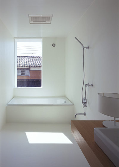 モダン 浴室 by 山本卓郎建築設計事務所　TAKURO YAMAMOTO ARCHITECTS