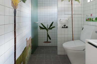 東京23区にあるおしゃれな浴室の写真