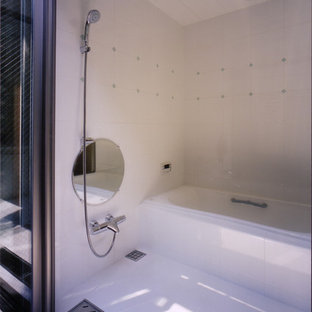 Immagine di una stanza da bagno scandinava