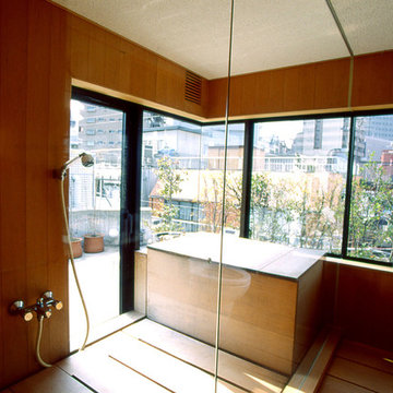 千駄ヶ谷の事務所併用住宅ー桧の浴室