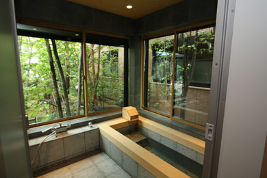 他の地域にある和風のおしゃれな浴室の写真