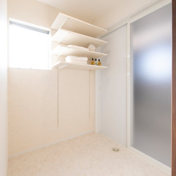 香川県高松市に建つ、「あそび心満載の平屋のお家」の脱衣室