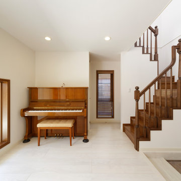 ピアノと玄関ホール