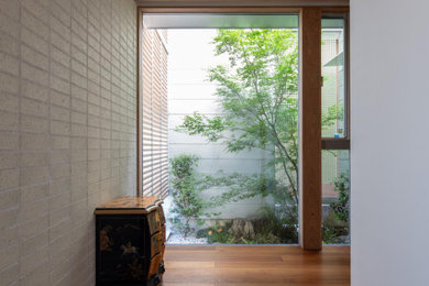 Entryway - modern entryway idea in Kyoto