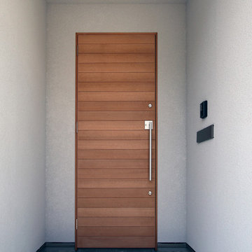 南洋桜で造りあげた玄関ドア
