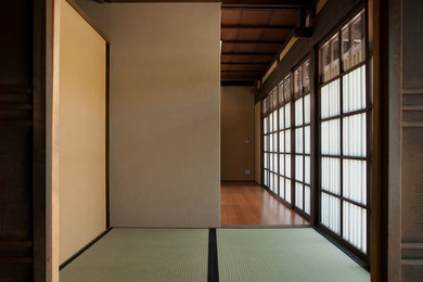 京都にある和風のおしゃれな玄関の写真