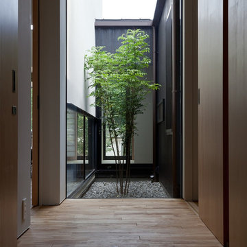 小さな中庭と大きな縁側  Nakaniwa - Engawa House