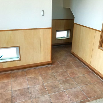 玄関ホールの階段裏