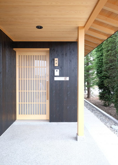 Japanese Entrance by 株式会社　五条建設