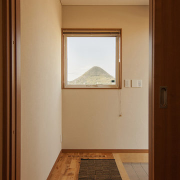 讃岐の山“おにぎり山”を眺める家