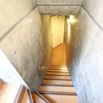 地階室への階段室