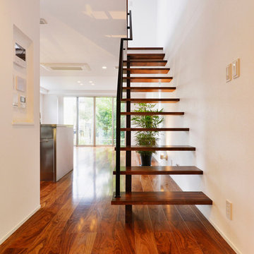 木製のストリップ階段