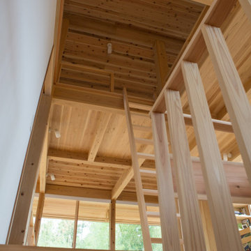 【木造真壁スキップハウス】階段から梯子へ