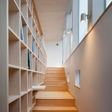 立体的な図書空間のある狭小、二世帯住宅