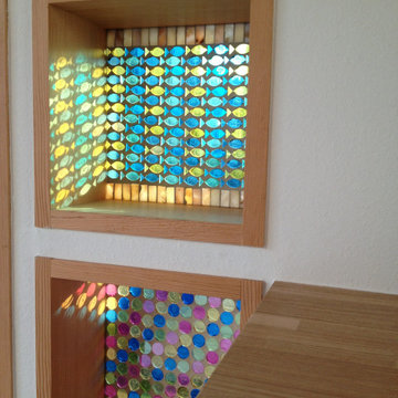 階段に埋め込んだアートガラス