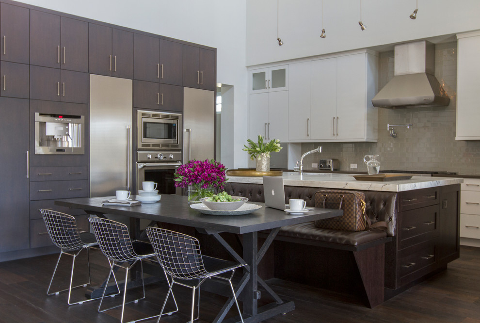 This is an example of a contemporary kitchen in Jacksonville.