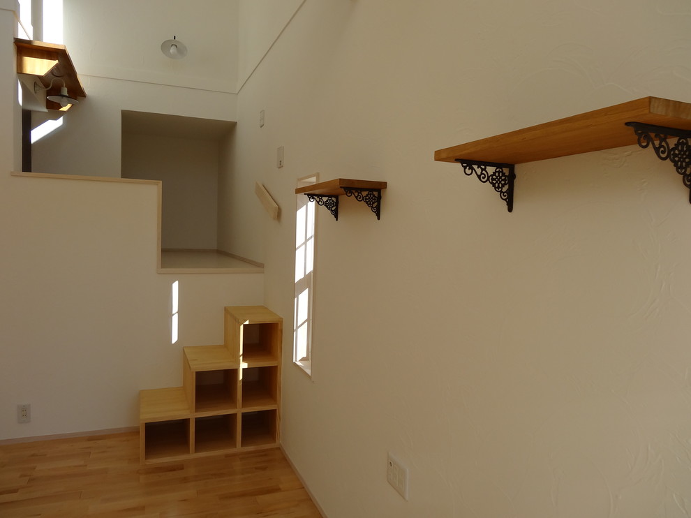 他の地域にあるおしゃれなリビングの写真