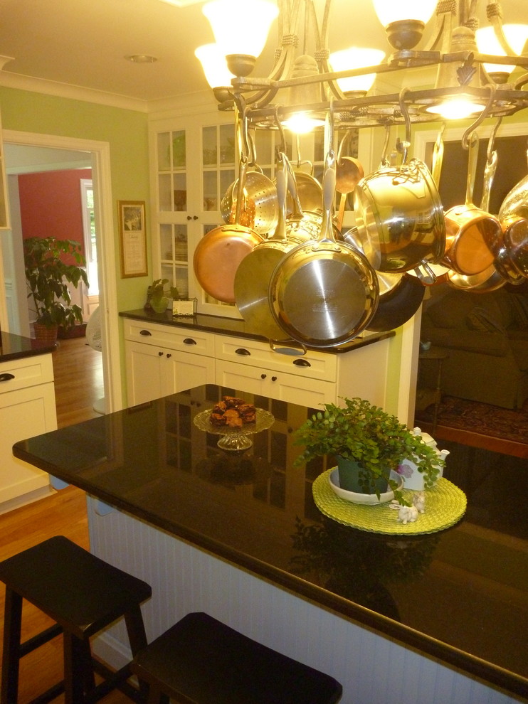 This is an example of an arts and crafts kitchen in Atlanta.