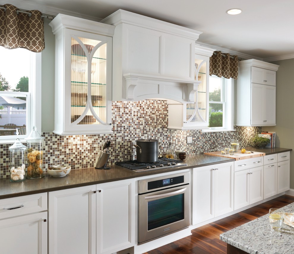 Kitchen - transitional kitchen idea in Minneapolis