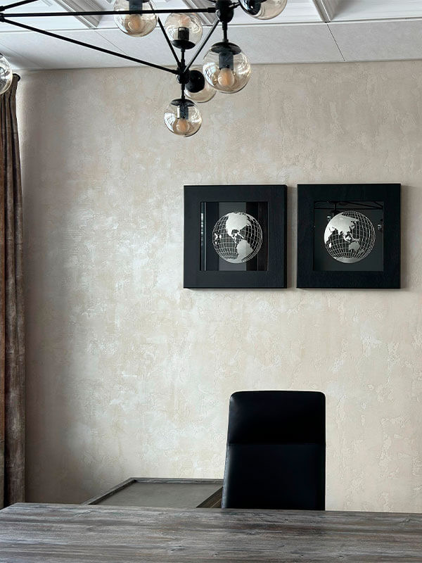 Фактурная штукатурка в благородном оттенке в интерьере офиса