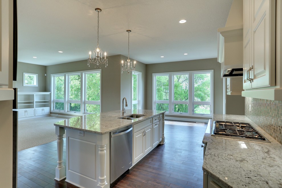 Transitional kitchen photo in Minneapolis