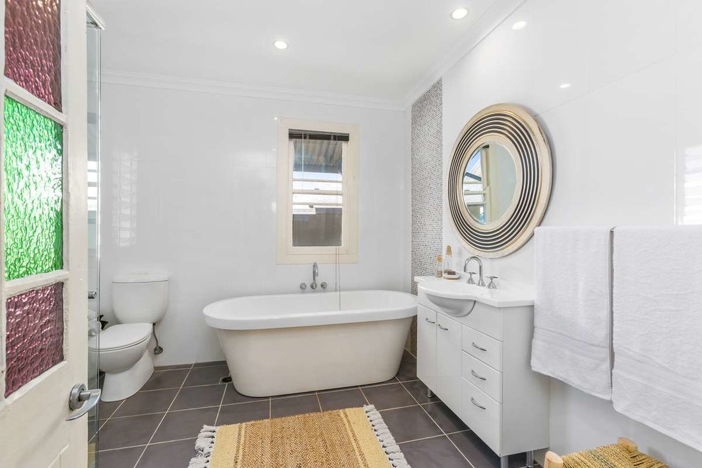 Inspiration for a bathroom remodel in Sydney