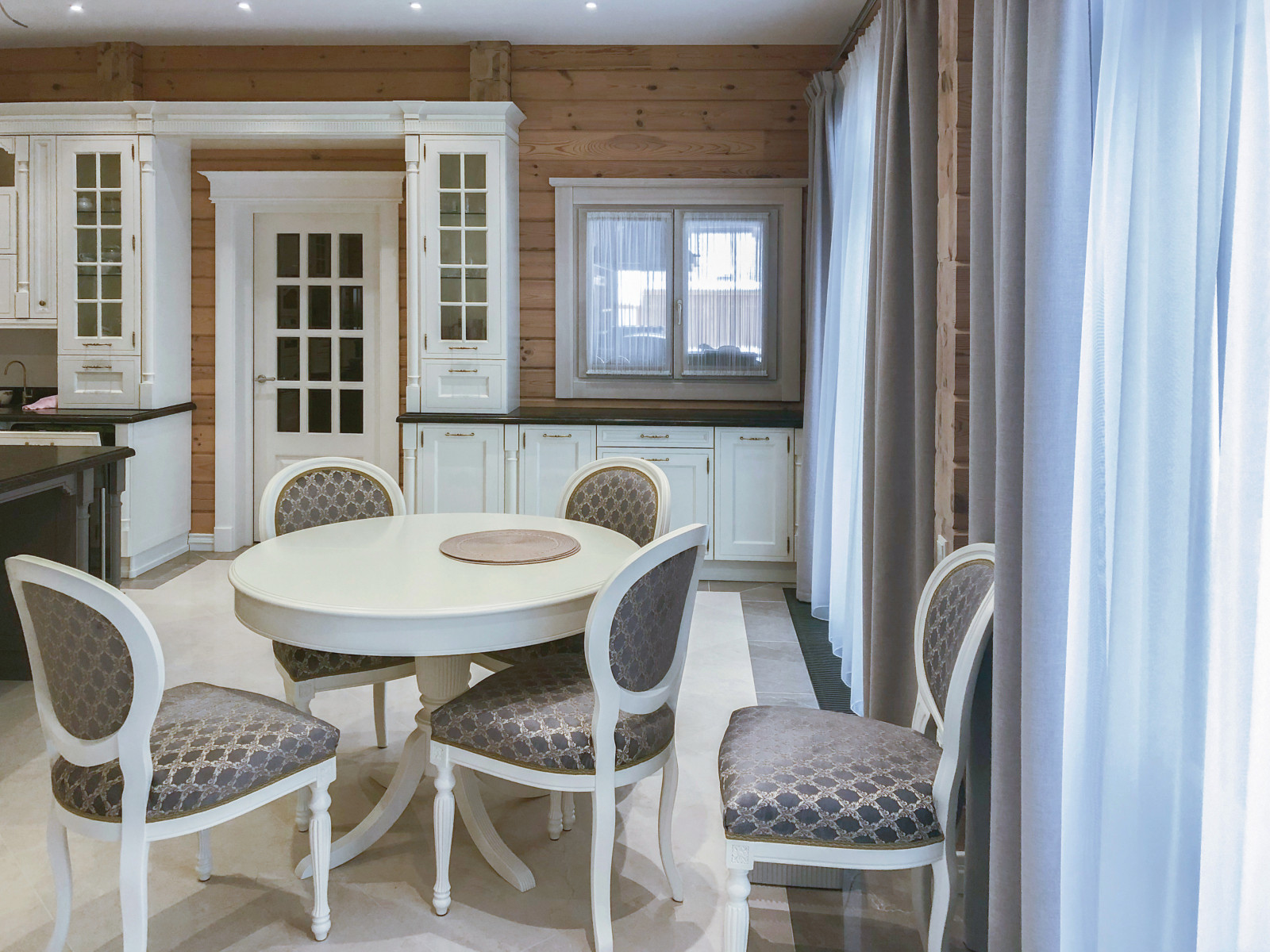 Кухня Victoria в загородном шале.