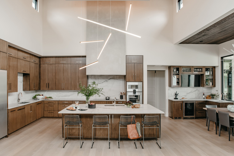 Kitchen - contemporary kitchen idea in Austin