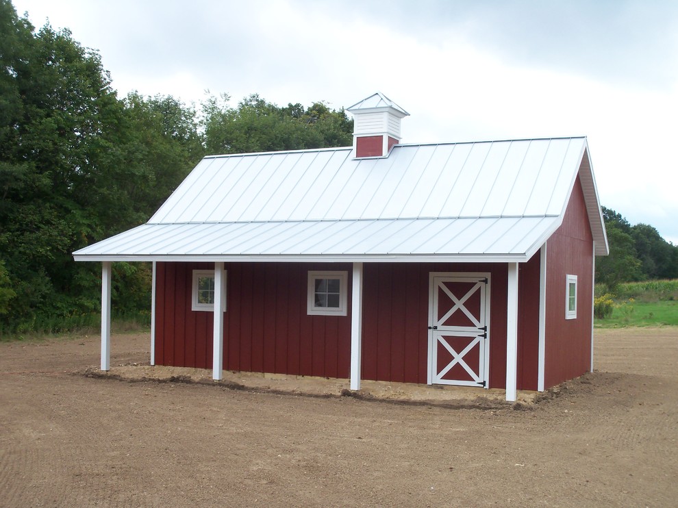 Example of a mid-sized trendy detached garden shed design in Milwaukee